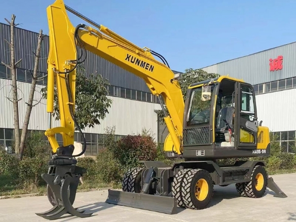 梁山客户购买95抓木机  师傅送货上门,现场教学，包教包会