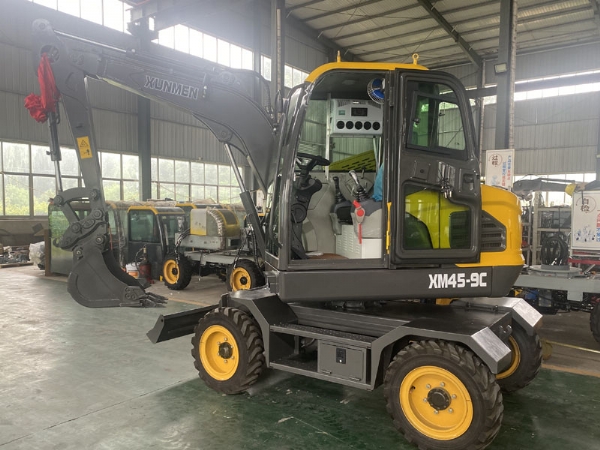 感谢菏泽郓城客户前来订购爆款车型轮式45小挖机，所有工作已准备完成，静等发车！